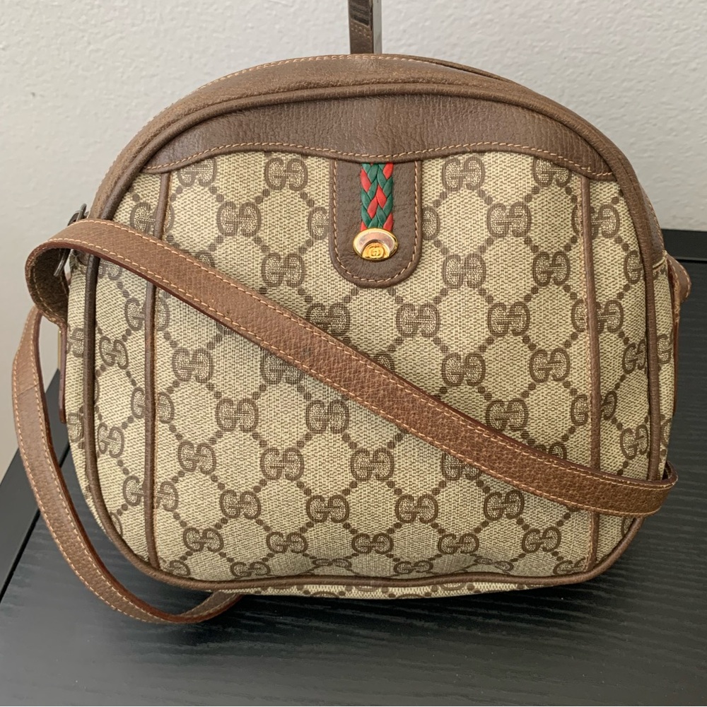 (28) GUCCI 70s Oval Crossbody - Picture 4 of 10